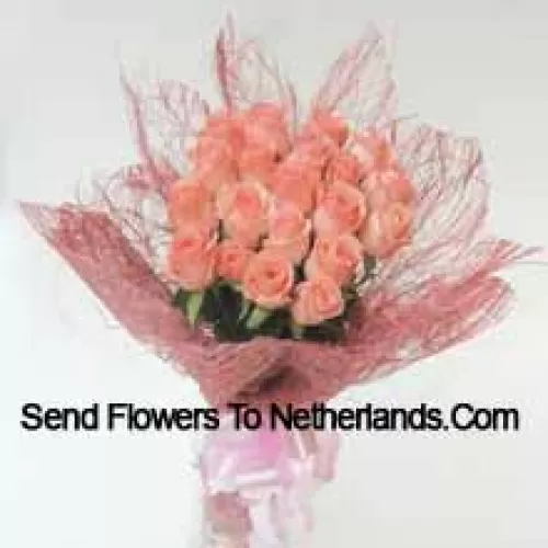 Bouquet de 21 roses roses avec des remplissages saisonniers